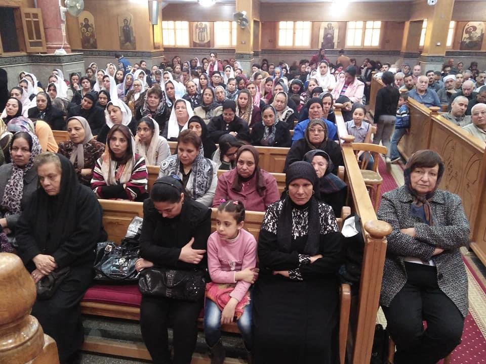 جانب من الحضور في صلوات قداس جمعة ختام الصيام
