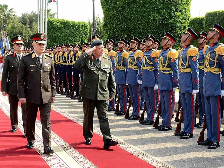 رئيس الأركان يلتقي قائد الحرس الوطني القبرصي (3)