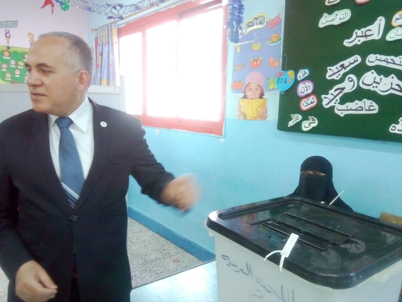 وزير الري يدلي بصوته في الاستفتاء على التعديلات الدستورية  (3)
