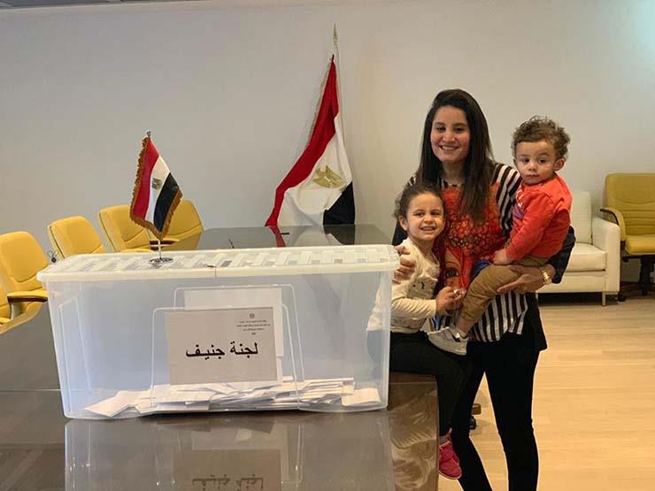 الجالية المصرية بجنيف تشارك في الاستفتاء (1)
