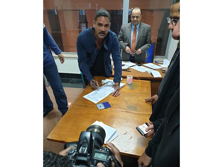 أمير كرارة يدلي بصوته في لجنة ميناء الإسكندرية