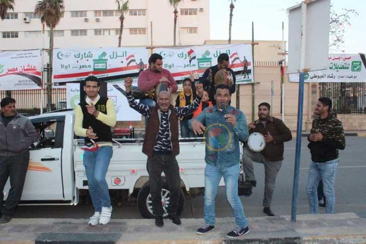 ناخبون يرقصون على أنغام الدي جي في بورسعيد
