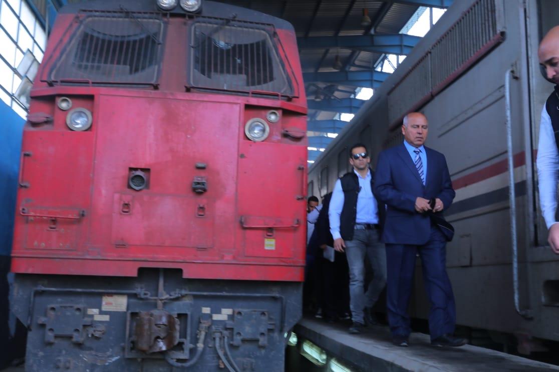 جولة كامل الوزير في ورش بولاق للسكك الحديدية (5)