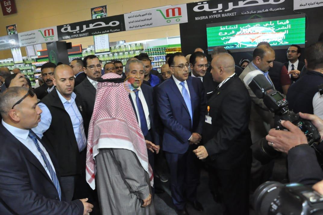 وزير التموين يكشف عن أسعار السلع بمعرض أهلا رمضان (1)