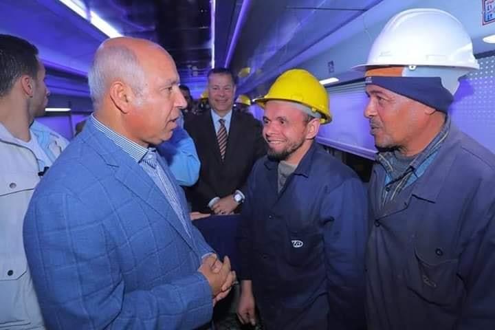 الوزير فى زيارة لعمال السكك الحديدية بني سويف (3)