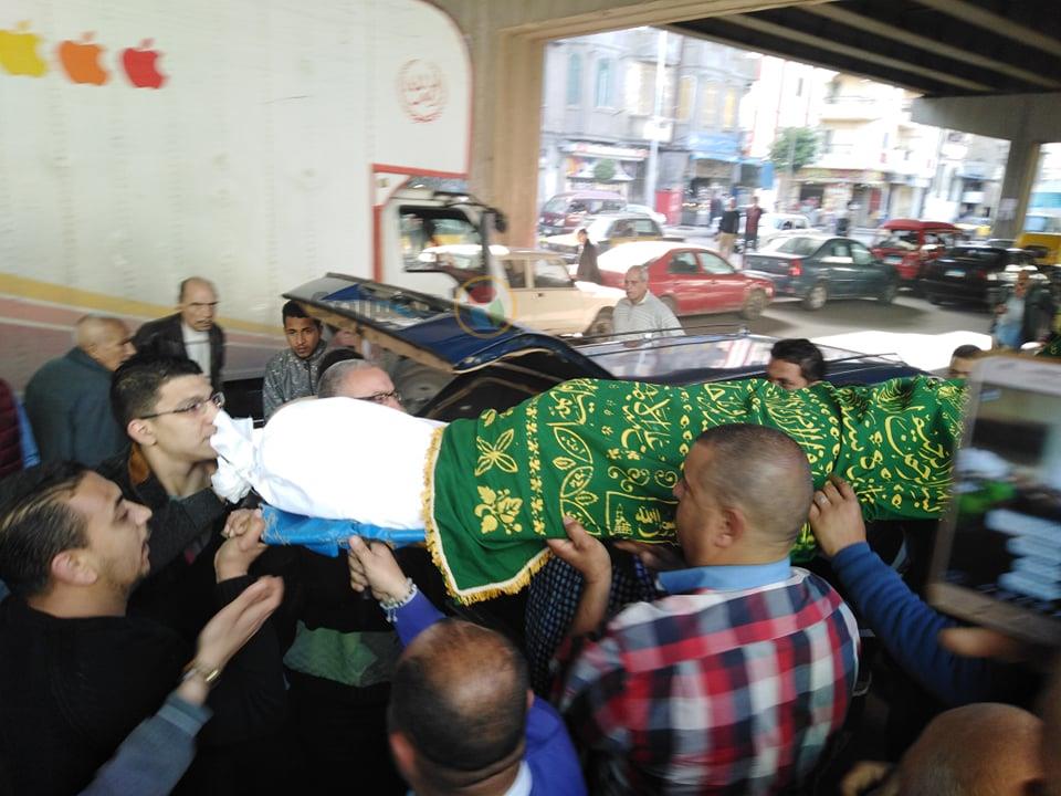 تشييع جنازة الفنان إسماعيل محمود من مسجد سيدي القباري بالإسكندرية (1)