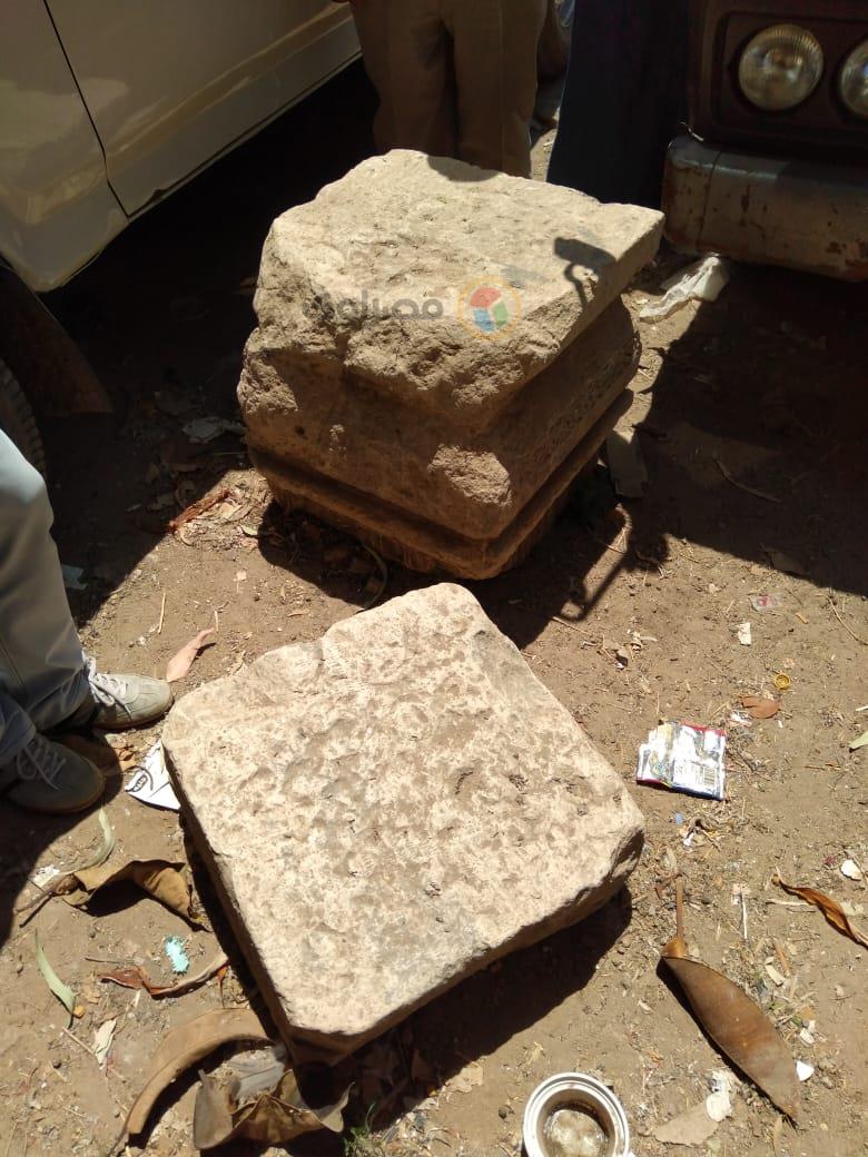أحجار أثرية جرى العثور عليه بقرية برنبال