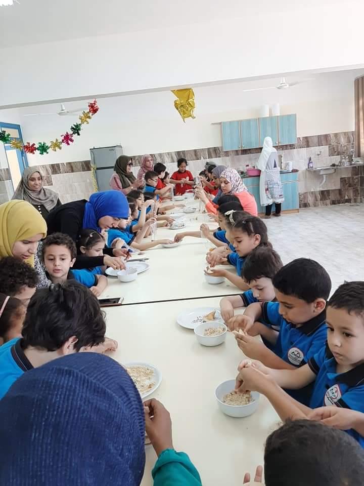طلاب المدارس المصرية اليابانية بالسويس ينظمون مبادرة إفطار صائم (9)