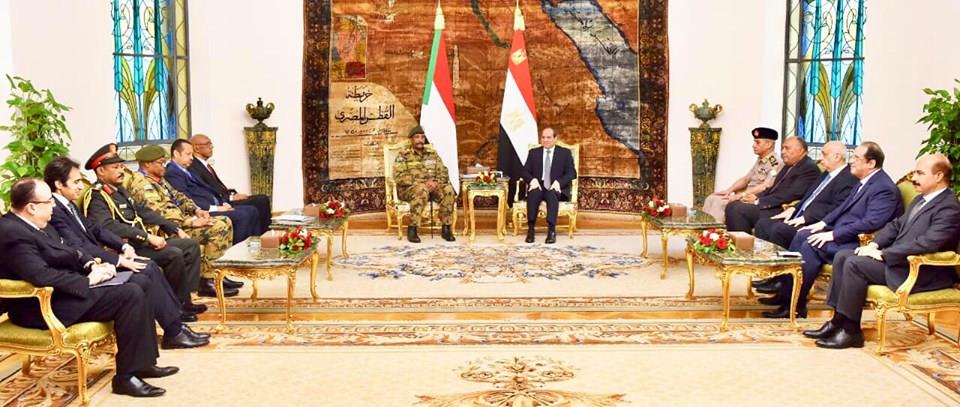 لقاء الرئيس السيسي ورئيس المجلس العسكري السوداني (2)