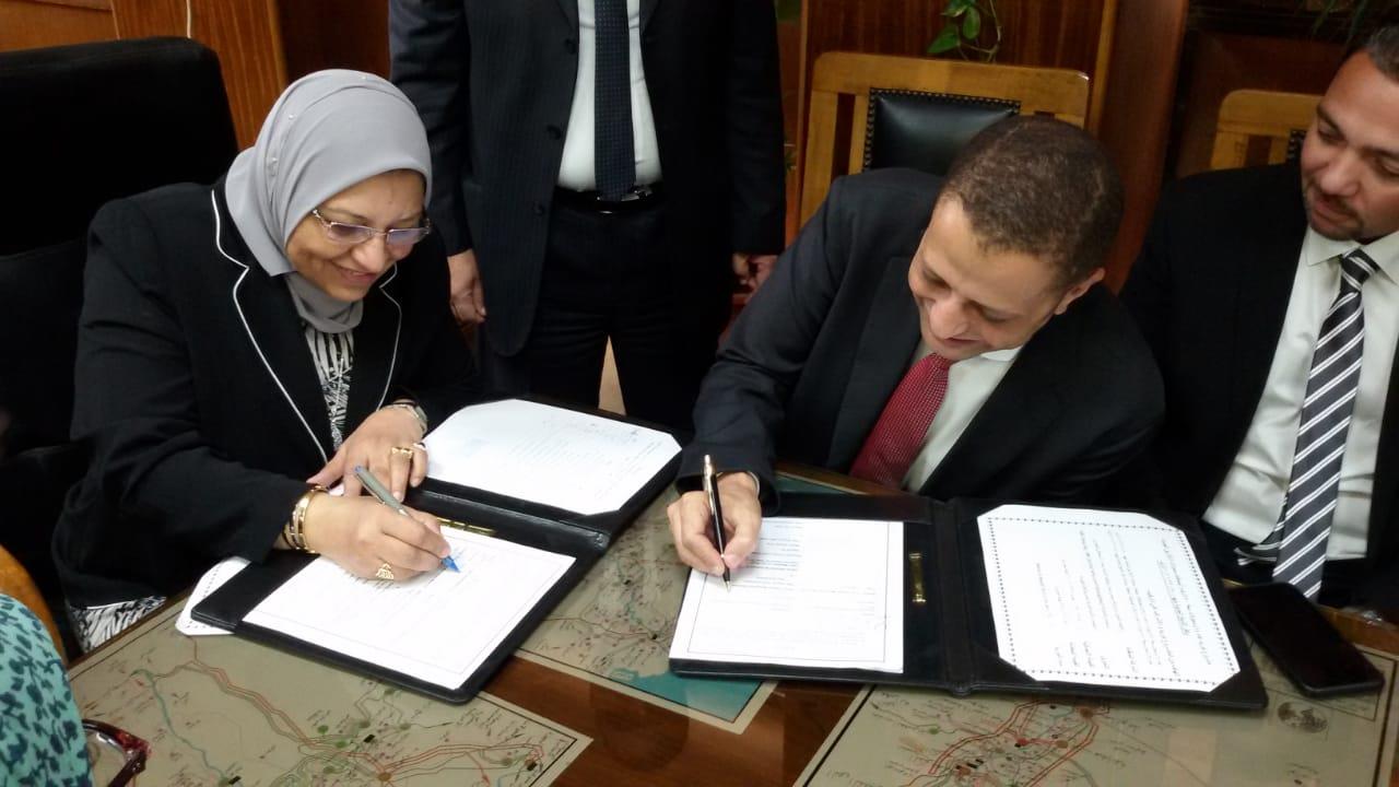 توقيع عقد توريد 4 محولات للزقازيق وكفر الشيخ (1)