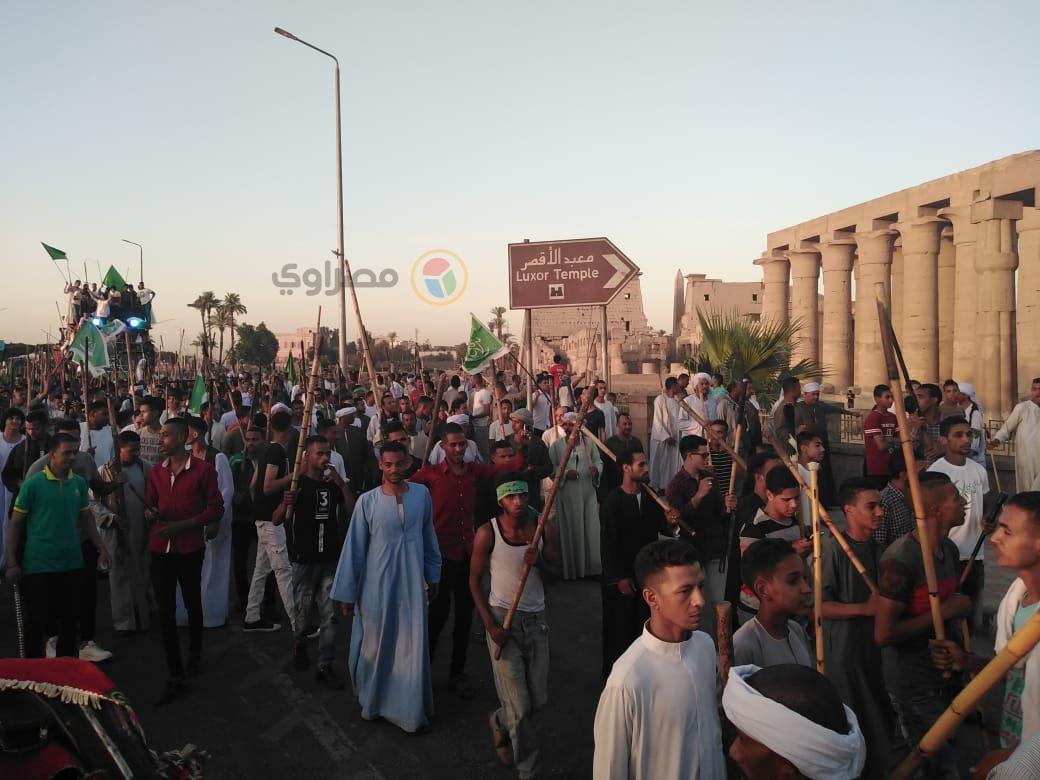 الآلاف يجوبون شوارع الأقصر احتفالا برؤية هلال رمضان (14)