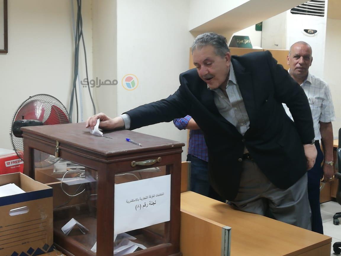 أحمد الوكيل يدلي بصوته في انتخابات الغرفة التجارية بالإسكندرية (1)