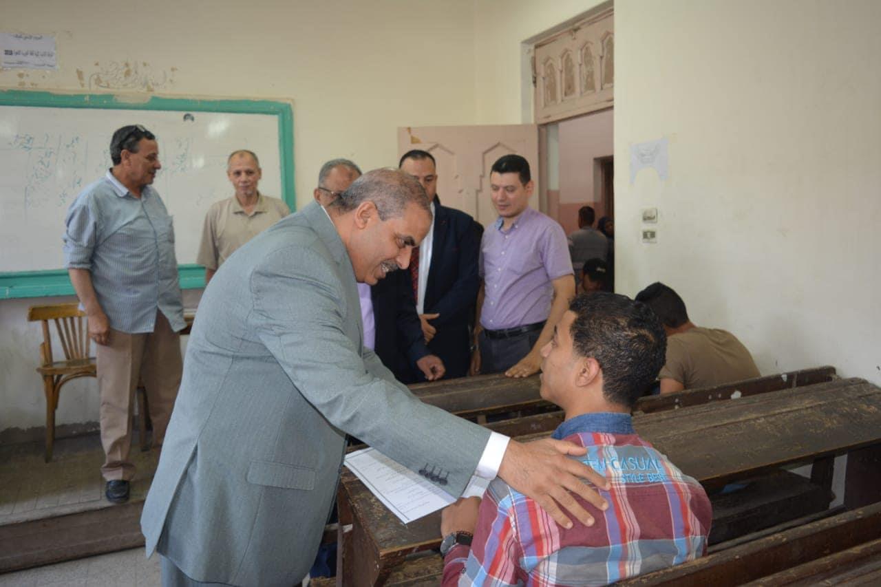 رئيس جامعة الأزهر يتفقد لجان الامتحانات (1)