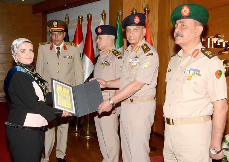وزير الدفاع يشهد تخريج دورات جديدة من دارسي أكاديمية ناصر العسكرية (1)