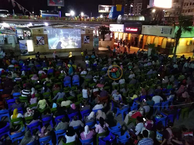 توافد جماهير الإسكندرية على شاشات العرض الكبرى قبل افتتاح أمم إفريقيا (2)