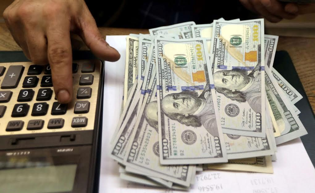 بنوك بمصر تبدأ إبرام عقود آجلة لسعر الدولار حتى 90 يوماً لتيسير الاستيراد