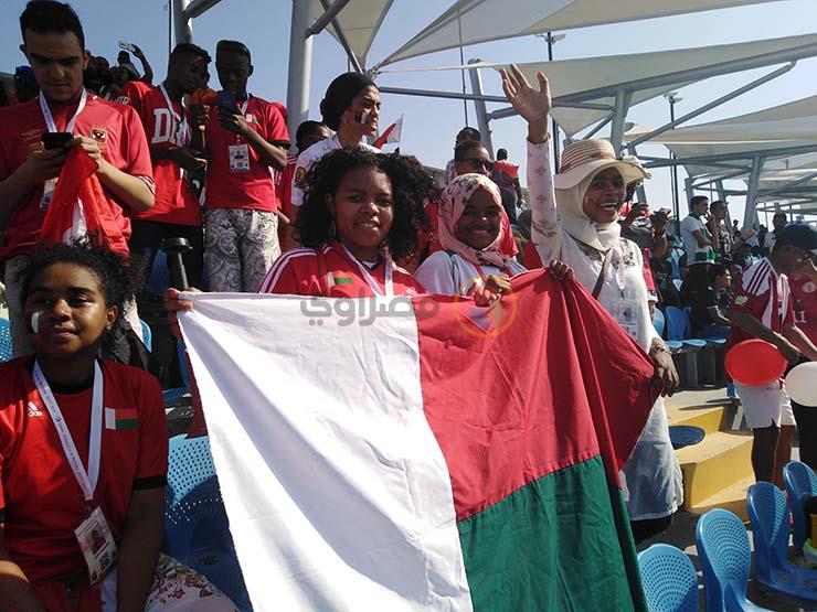 جماهير مدغشقر وبوروندي تؤازر منتخبيها (1)