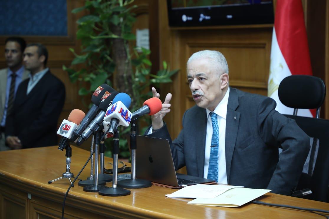 لدينا 320 ألف "عجز" في المعلمين.. 10 رسائل من وزير التعليم لدينا 320 ألف "عجز" في المعلمين.. 10 رسائل من وزير التعليم