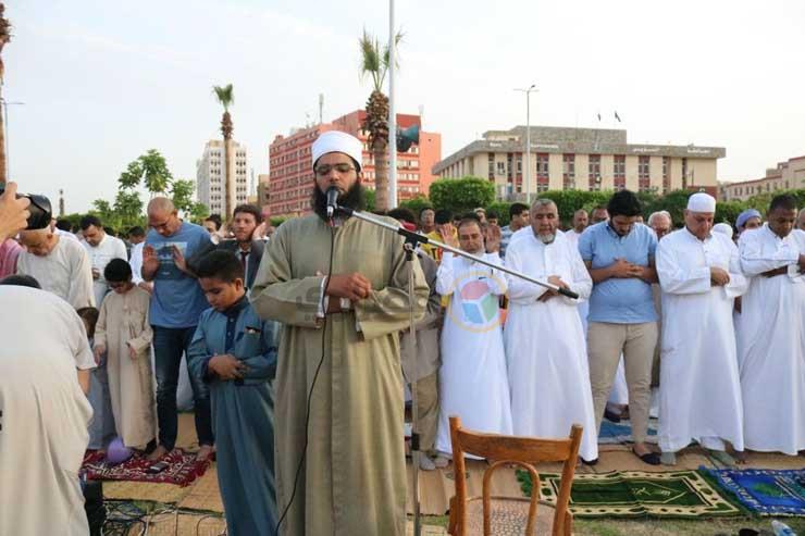 أمام المصلين بساحة الخاليدن في السويس 