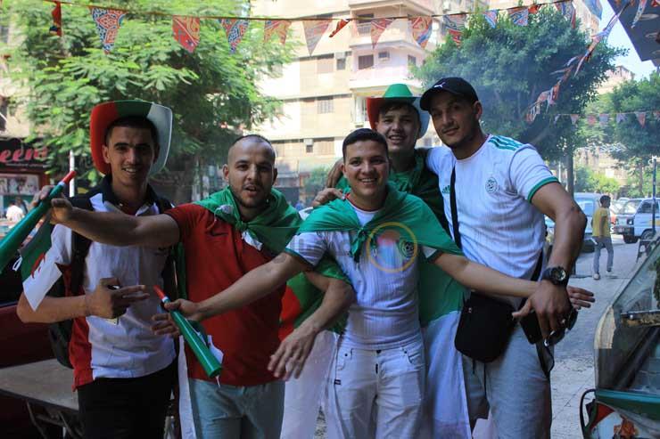 المشجعون الجزائريين بشوارع وسط البلد (1)