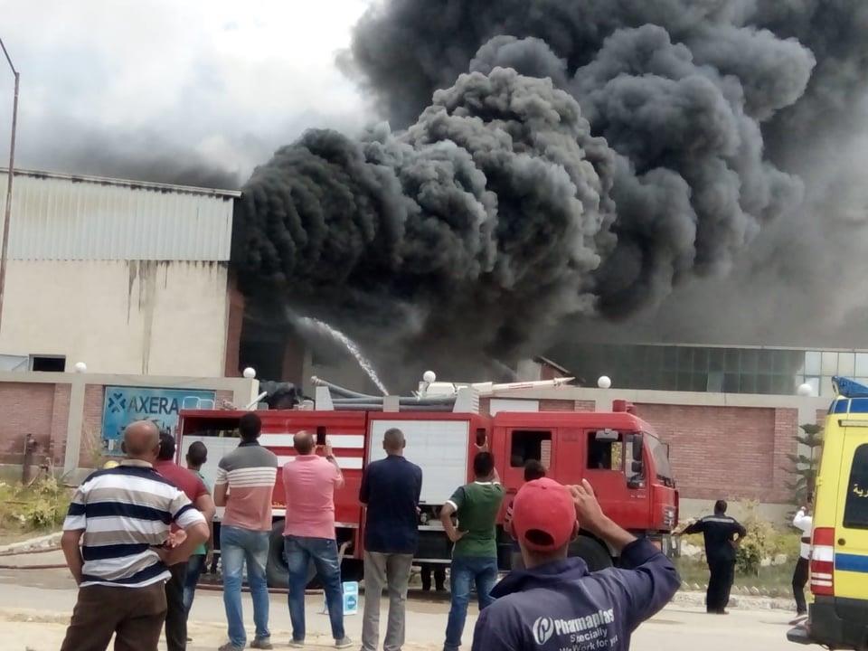 حريق هائل بمصنع ملابس في الإسكندرية (1)