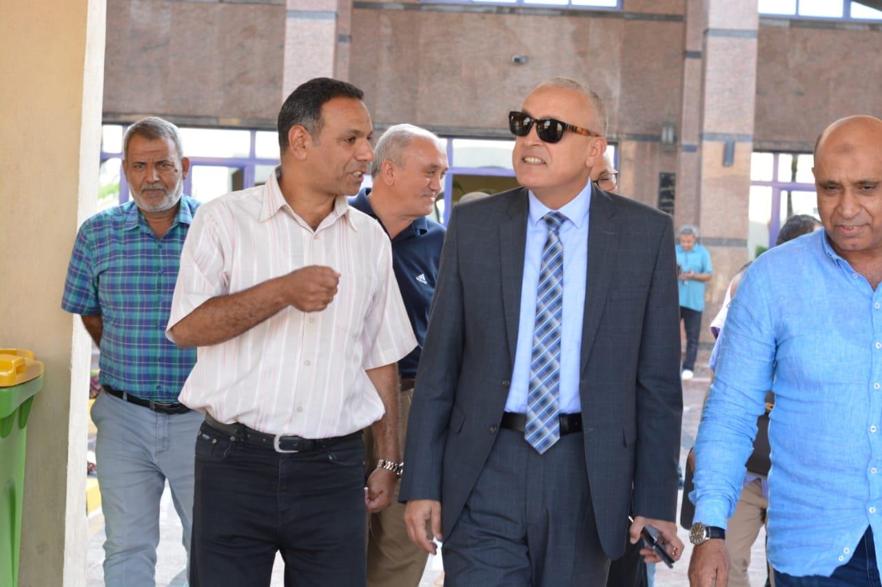 ​نائب رئيس هيئة المجتمعات العمرانية يتفقد المشروعات المختلفة بمدينة بدر (1)
