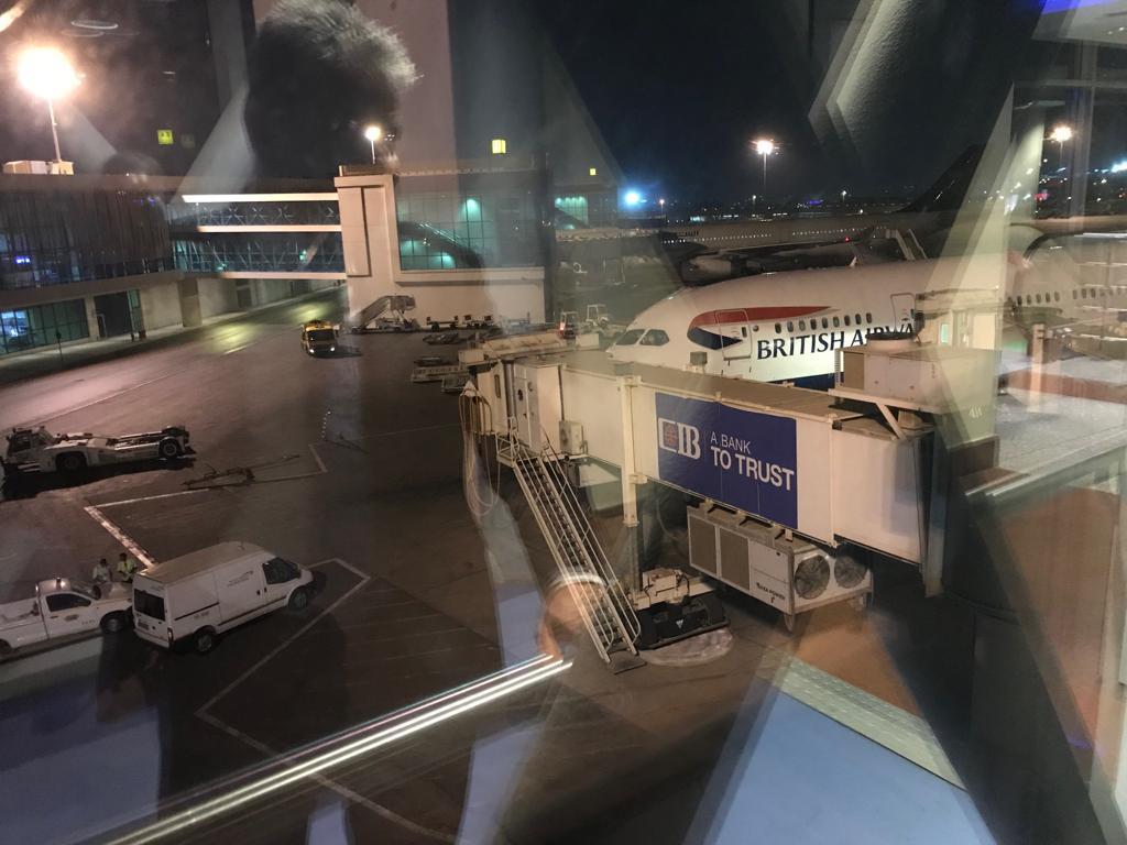 وصول طائرة الخطوط البريطانية مطار القاهرة (2)