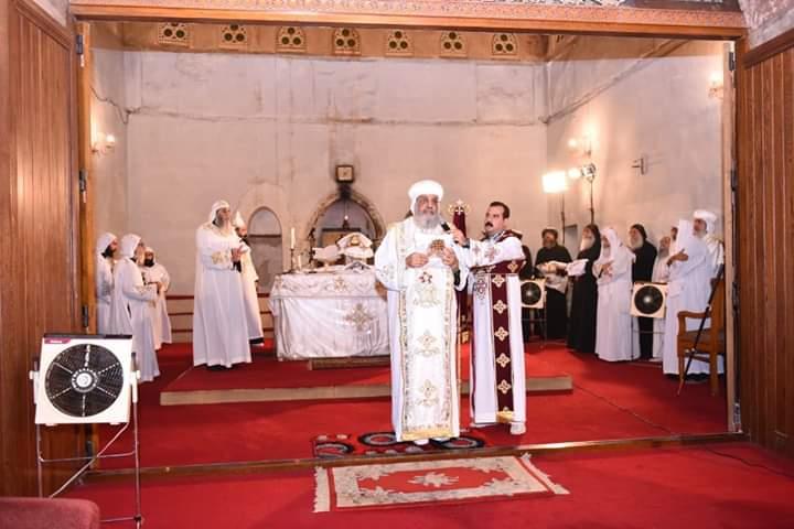 البابا تواضروس يرأس قداس الذكرى السنوية الأولى لرحيل رئيس دير أبو مقار (3)
