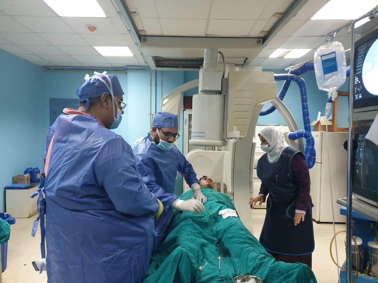 عمليات قسطرة على المخ بمستشفى سوهاج الجامعي (1)