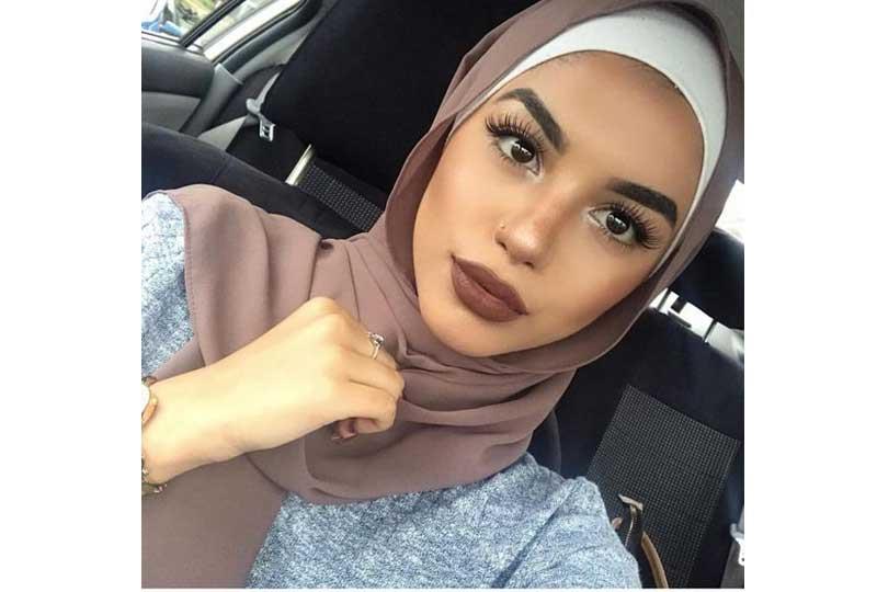 التوربان والمنسدل.. كملي أناقتك في المصيف بأبرز لفات الحجاب (1)