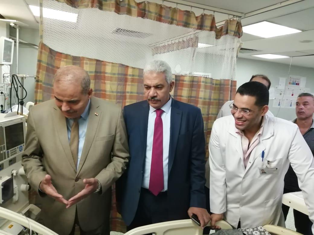 رئيس جامعة الأزهر يزور مستشفى الحسين (2)