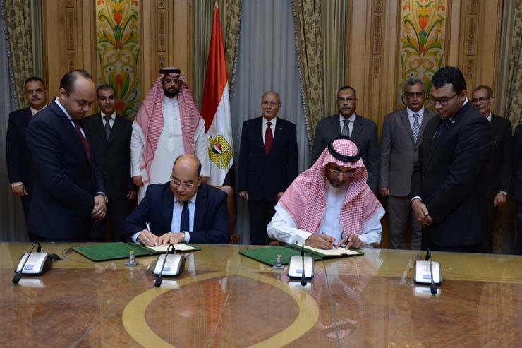 وزير الإنتاج الحربي يشهد توقيع اتفاقية مع نيوتن السعودية  (1)