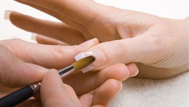 header_image_Best-Ways-to-Remove-Fake-Acrylic-Nails-Fustany-Main-Image