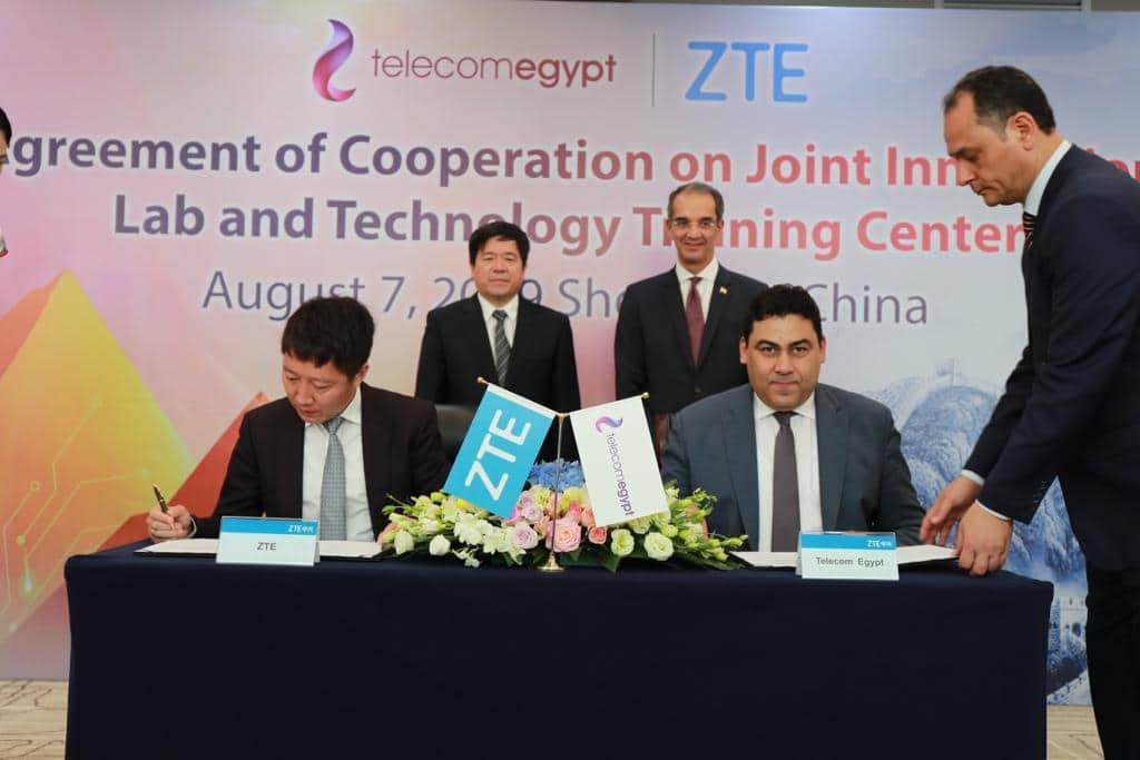 المصرية للاتصالات تتعاقد مع  ZTE الصينية لإنشاء معمل ابتكار ومركز تدريب تكنولوجي (1)