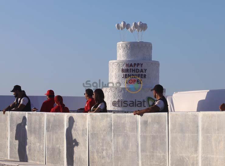 مجسم على شكل تورتة.. منظمو حفل جينيفر لوبيز يحتفلون بعيد ميلادها (1)