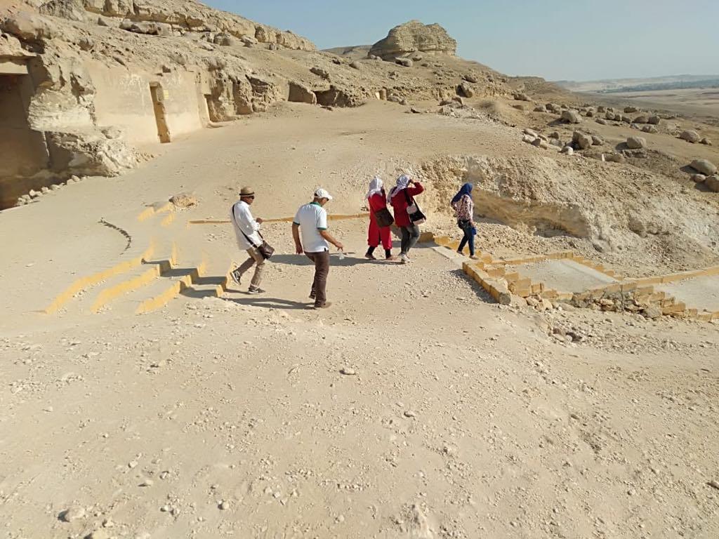 وفد من المرشدين وأصحاب الشركات السياحية في زيارة آثار المنيا (1)