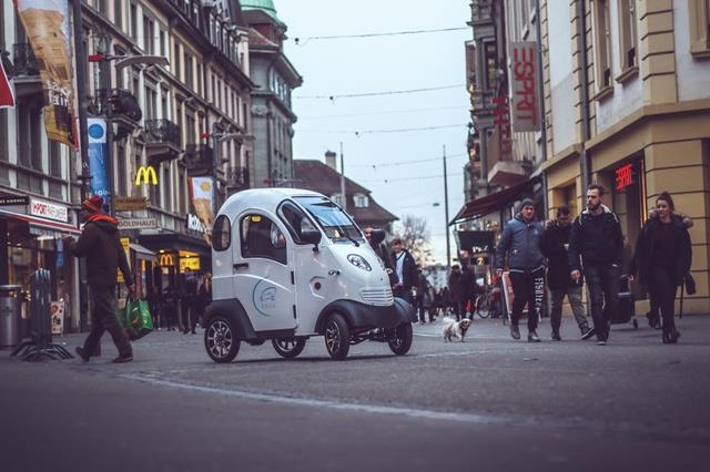 مركبات صغيرة تغزو شوارع سويسرا (2)