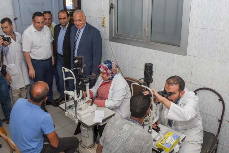 محافظ الإسكندرية يتفقد مستشفى الرمد (1)