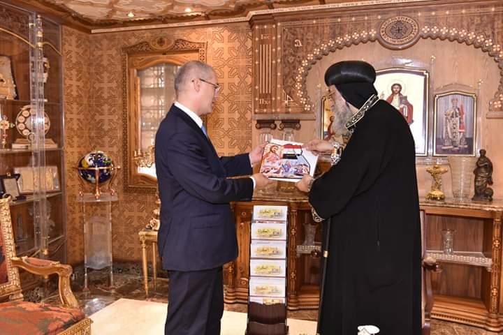 البابا تواضروس يستقبل سفير مصر الجديد بكوت ديفوار (1)