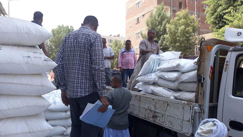 الأسمدة التى تم ضبطها بأسوان