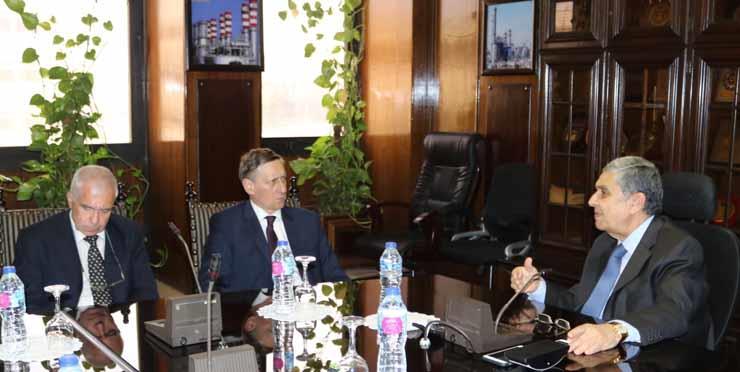وزير الكهرباء يبحث التعاون المشرتك مع سفير ألمانيا بالقاهرة  (1)