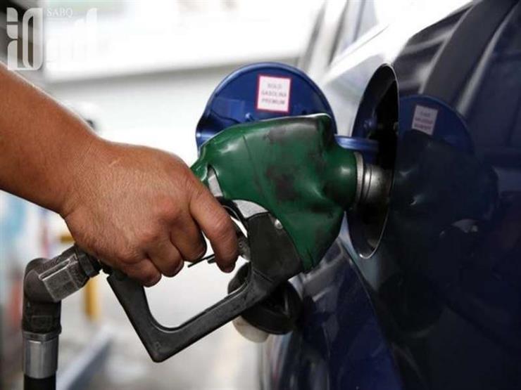 الحكومة تخفض أسعار البنزين بقيمة 25 قرشا
