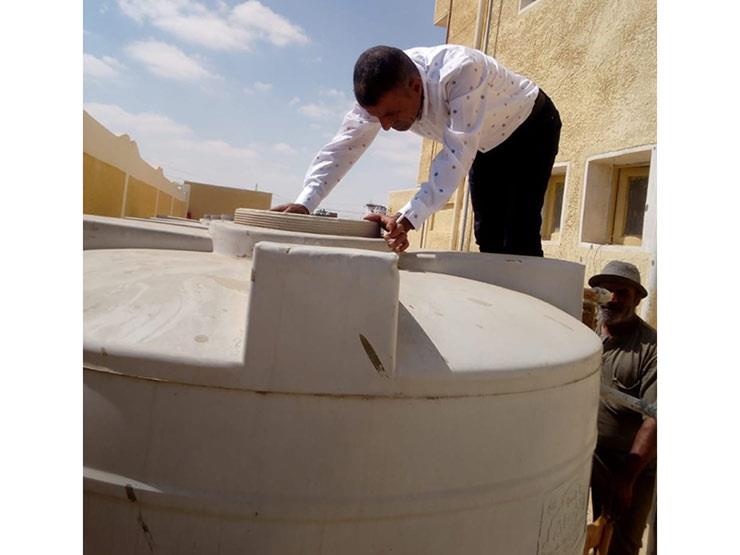تطهير خزانات مياه الشرب بمدارس شمال سيناء (1)