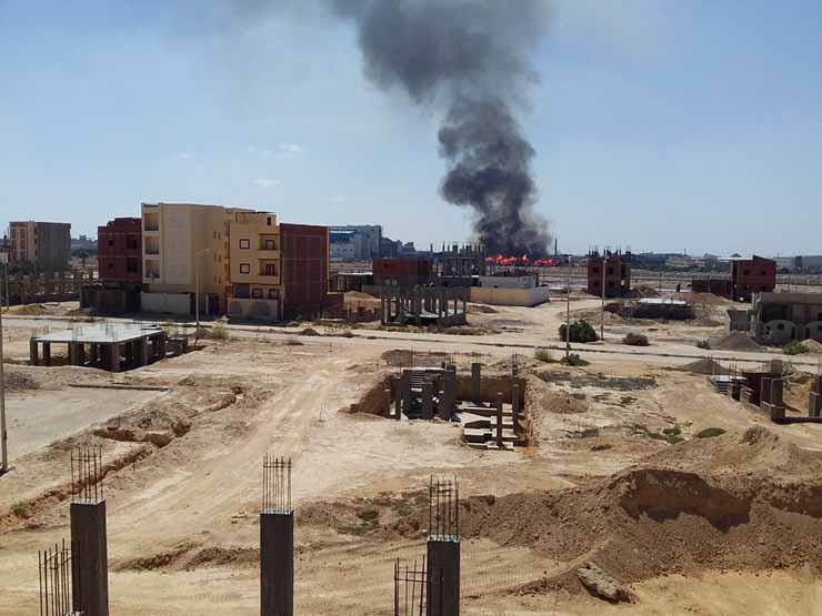 حريق هائل بمصنع كارتون في برج العرب (1)