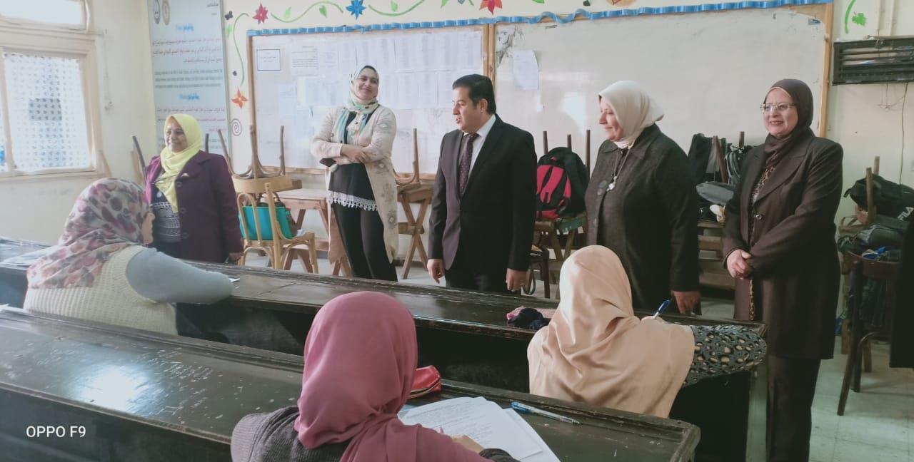 نائب رئيس جامعة الأزهر يتفقد لجان امتحانات كليات فرع البنات بالقاهرة  