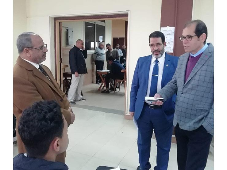 نائب رئيس جامعة الأزهر يتفقد لجان الامتحانات 