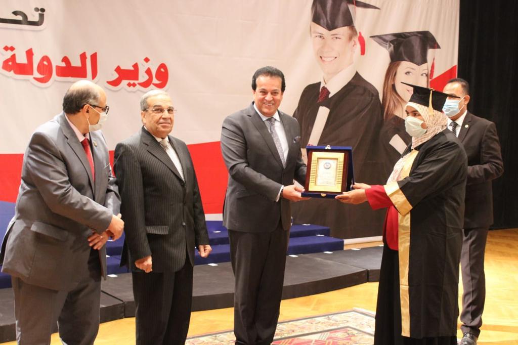 تخريج أول دفعة من الأكاديمية المصرية للهندسة والتكنولوجيا المتقدمة 