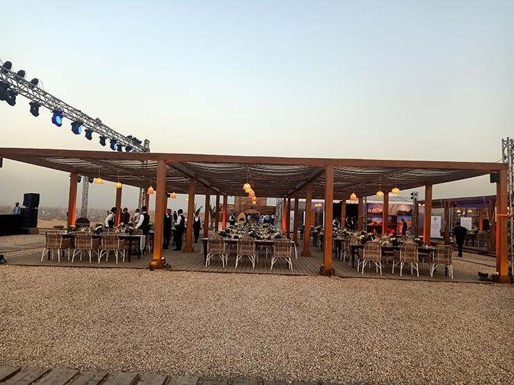 افتتاح أول مطعم مفتوح تحت سفح الأهرامات