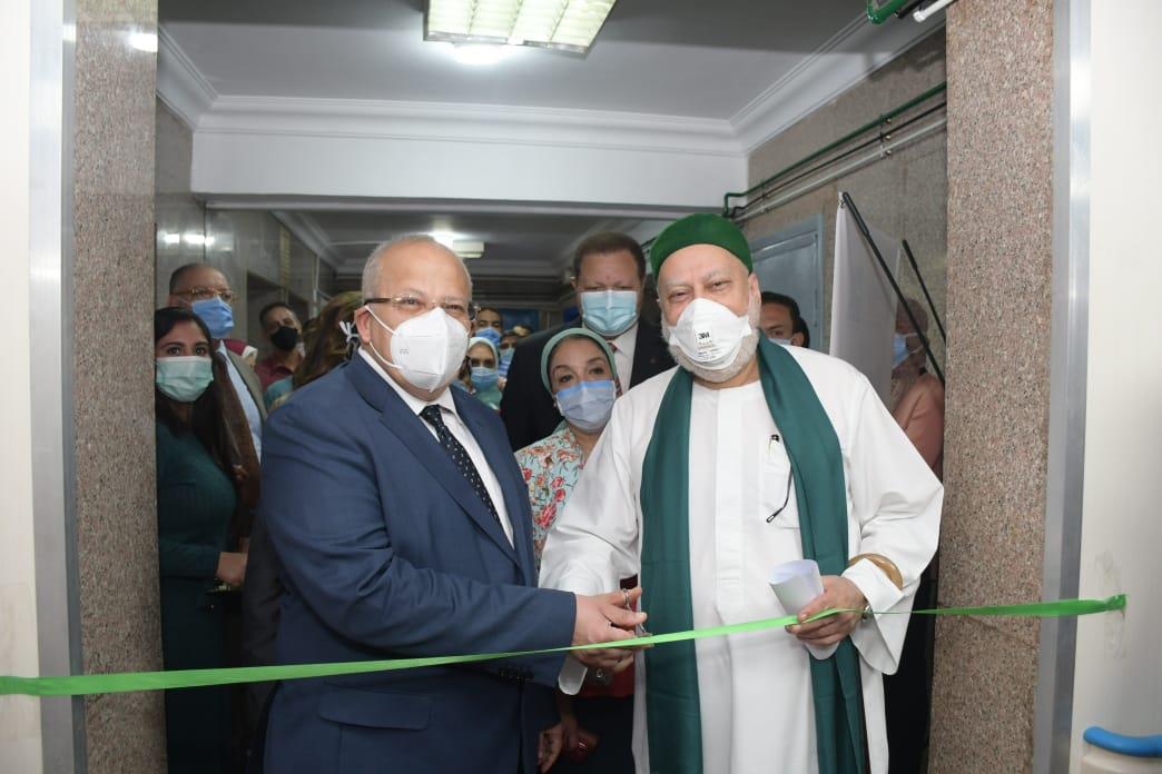 رئيس جامعة القاهرة يفتتح 3 وحدات طبية بمستشفيات أبو الريش