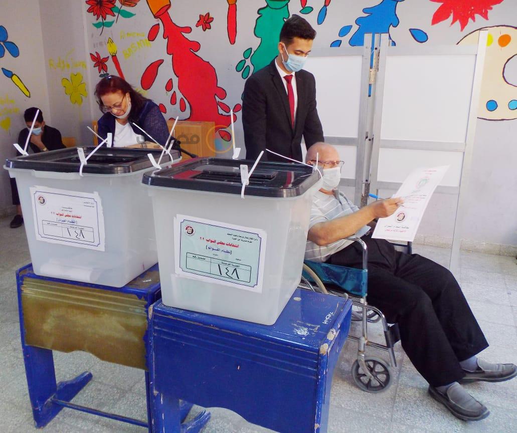 توافد الناخبين على مقار اللجان بأكتوبر في أول أيام انتخابات النواب في الداخل